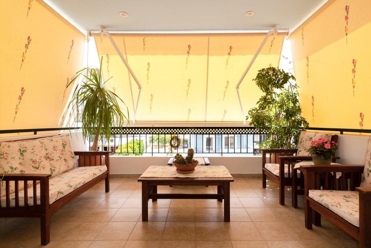 Penthouse 5 Min From Airport And Sea Apartamento Markópoulon Exterior foto